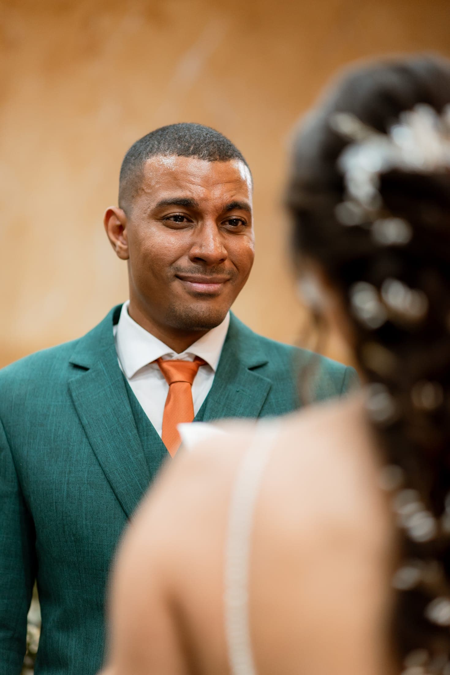 Leonardo lendo os votos para Aline