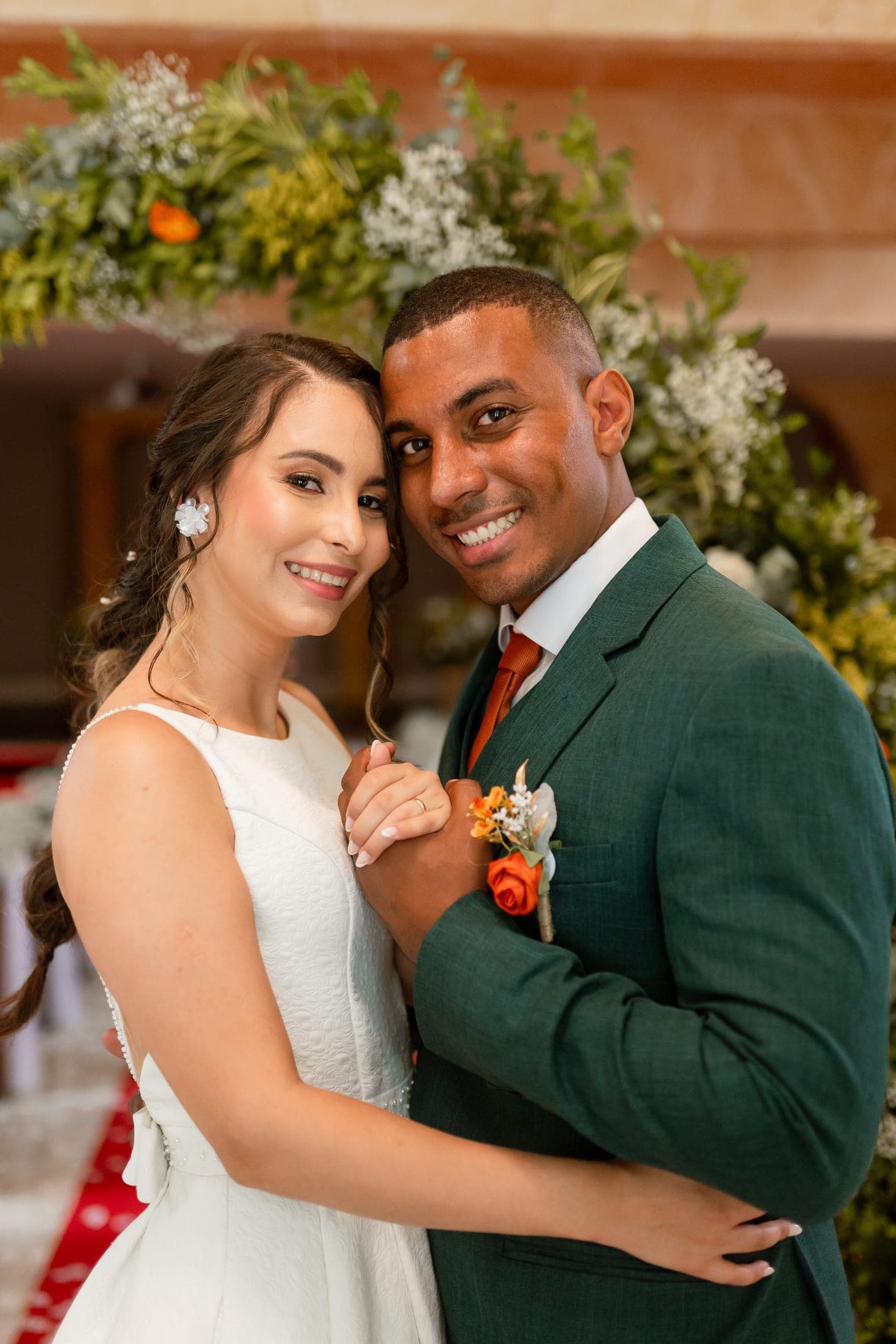 Retrato íntimo de Aline e Leonardo no dia do casamento